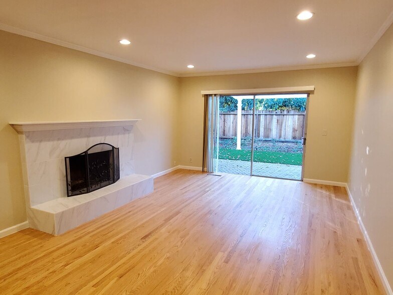 Building Photo - 6211 Cloverhill Dr