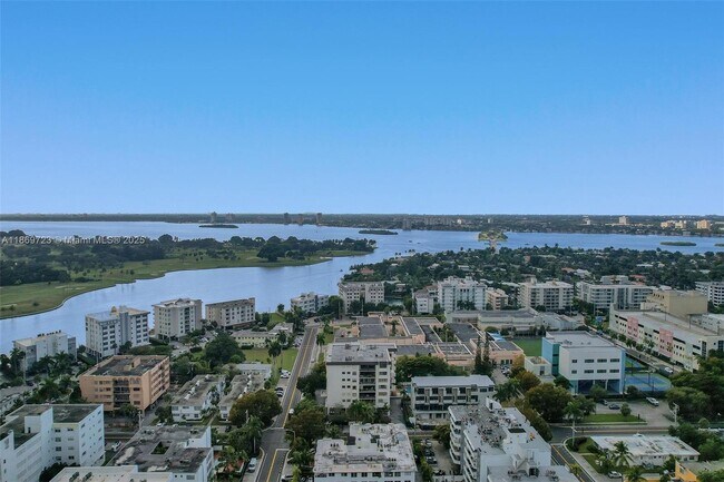 Building Photo - 9300 Bay Harbor Terrace