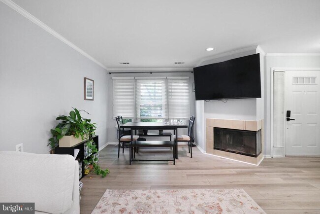 Building Photo - 7812 Mayfair Cir