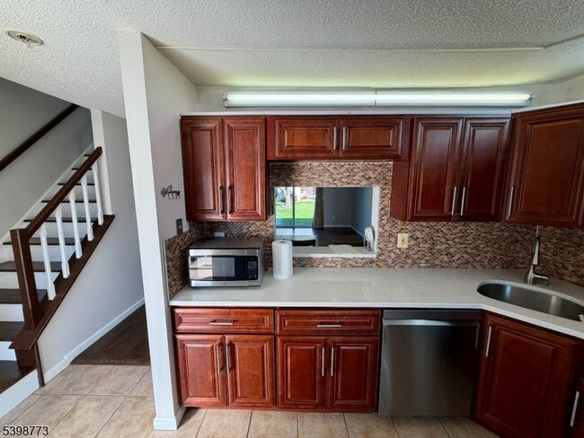 Building Photo - 347 Bromley Pl