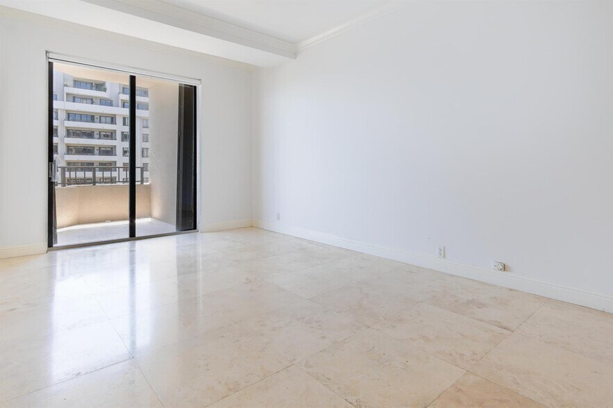 Building Photo - 251 Crandon Blvd