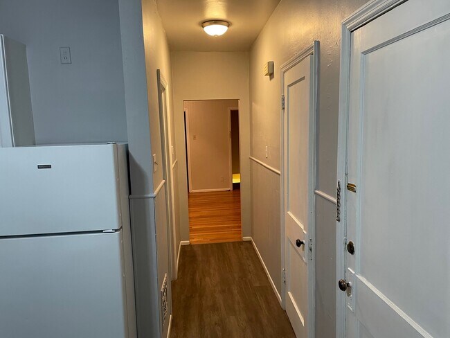 Building Photo - Bamberger 4 Family