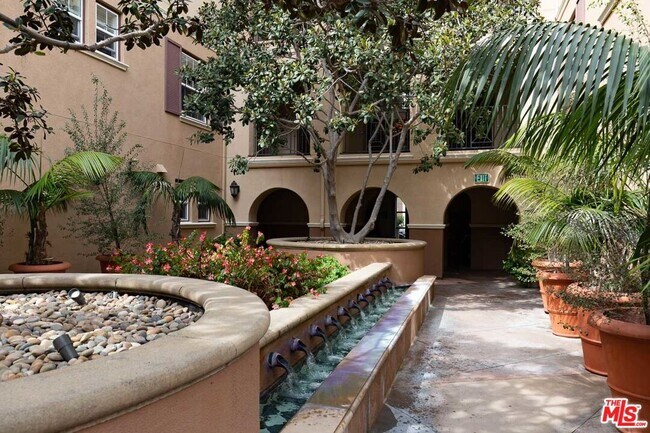 Building Photo - 13080 Pacific Promenade