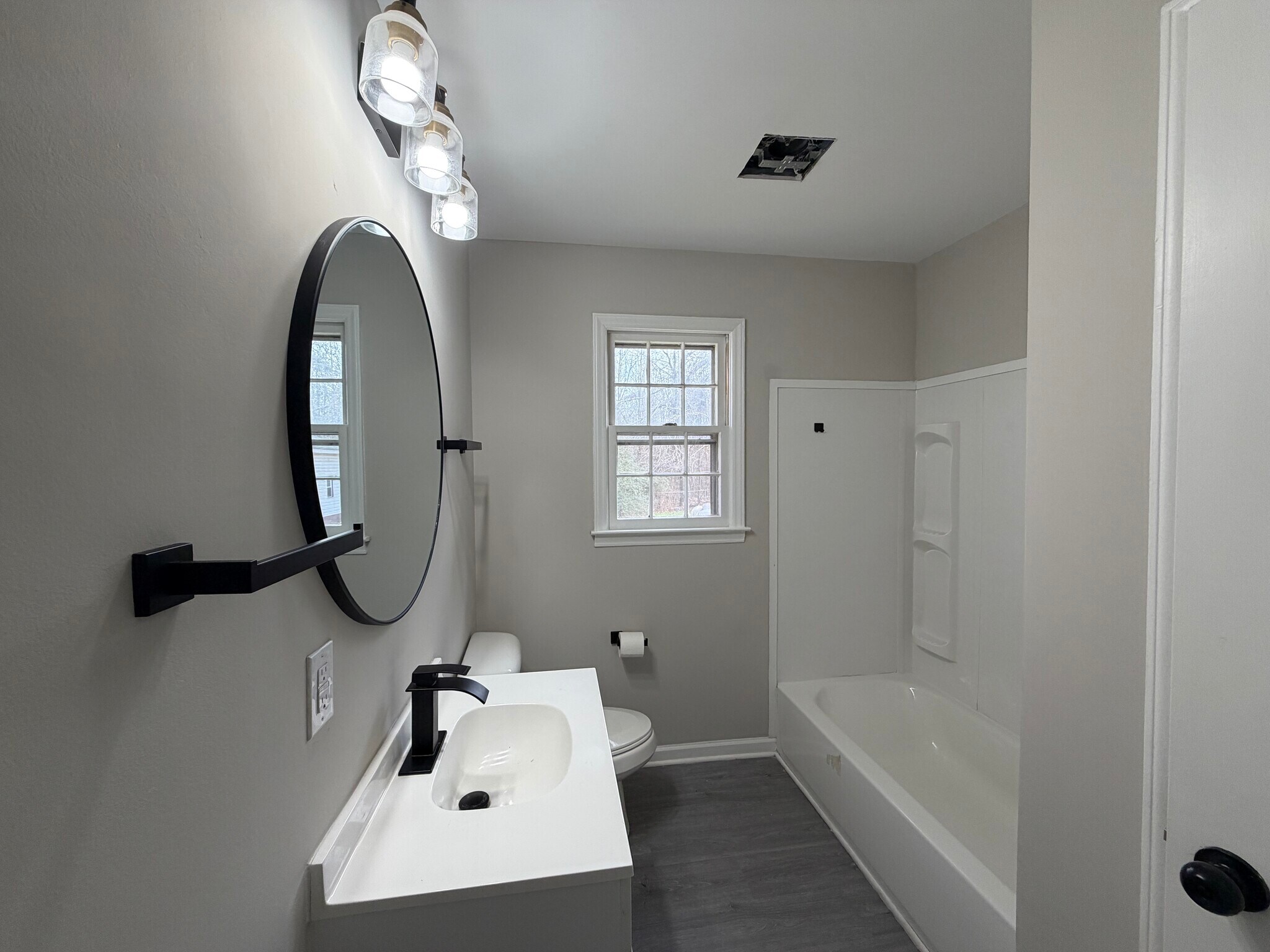 Building Photo - 308 Donna Ave