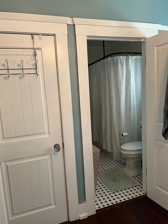 Building Photo - 1422 Court St