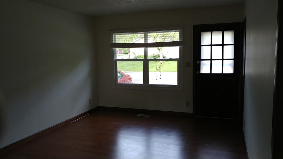 Building Photo - 208 17th Ave N