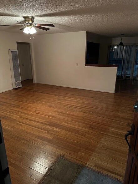 Building Photo - 728 W 16th St