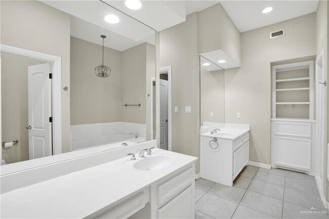 Building Photo - 21 Bales Rd