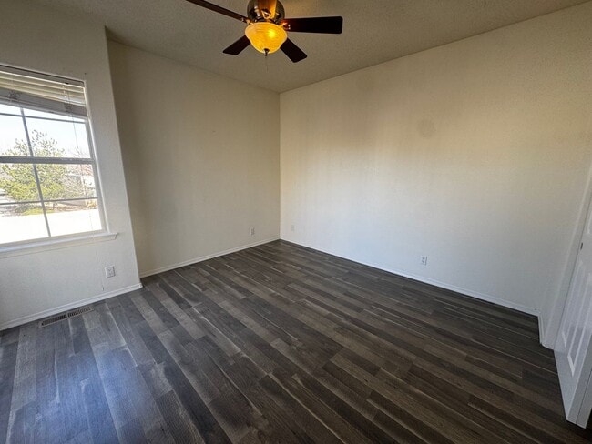 Building Photo - Beautiful townhome in a gated community.