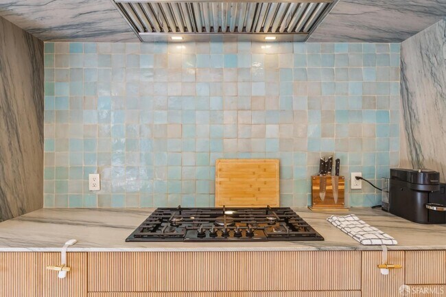 Building Photo - 7 Seymour St