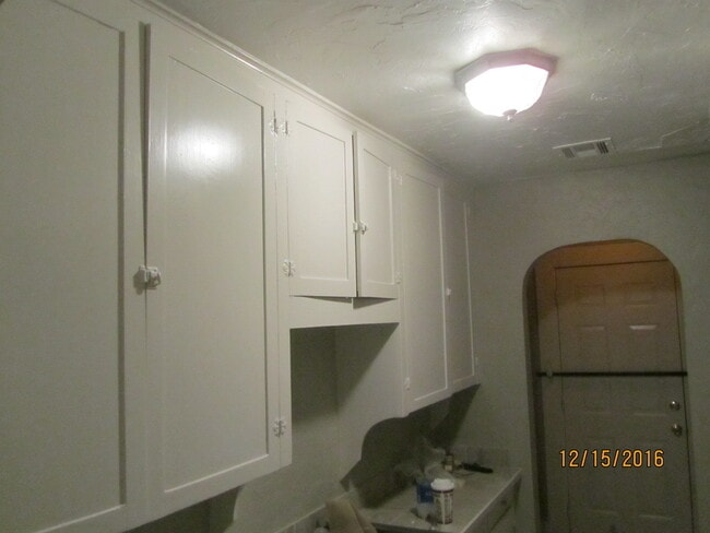 Building Photo - NICE Duplex for Rent close to Midtown and the Plaza District 2-bed & 1-bed available