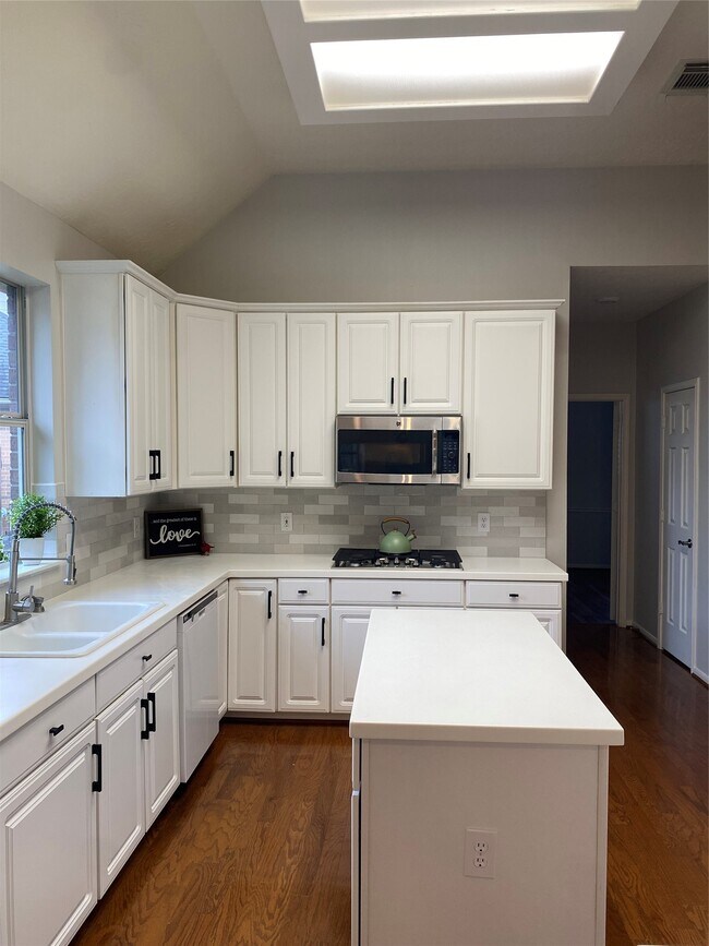 Building Photo - 14610 Farrawood Dr