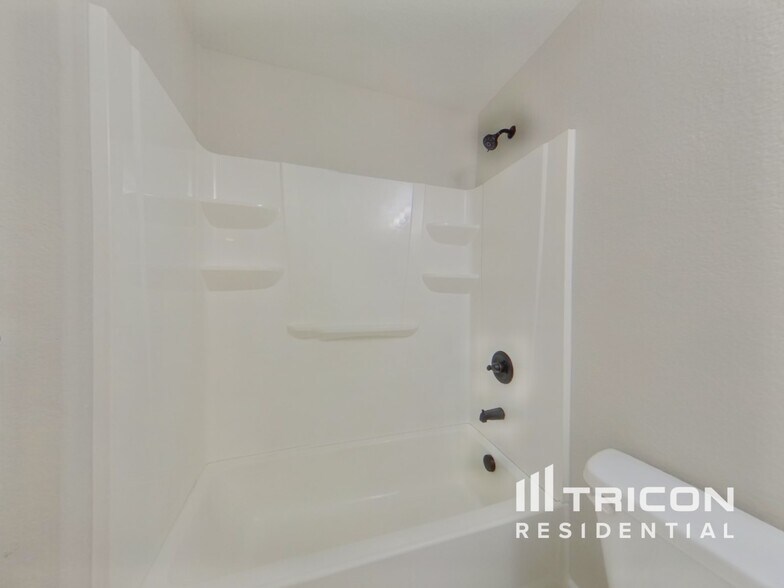 Building Photo - 931 Mount Shavano Ave