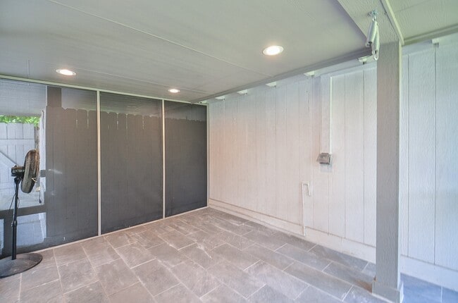 Building Photo - 9606 Highmeadow Dr