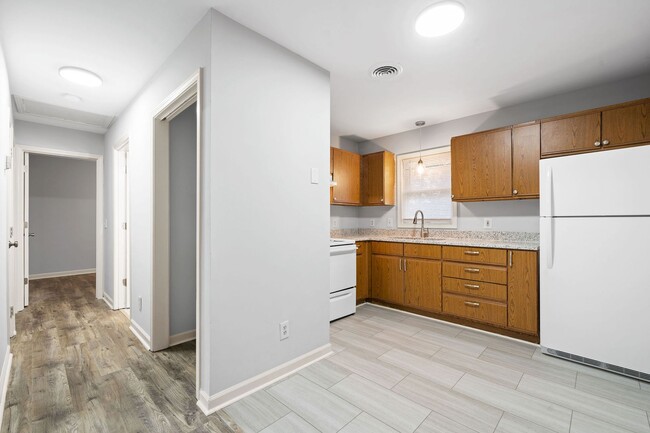 Building Photo - 221 Park Ln