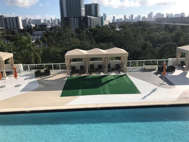 Building Photo - 1861 NW S River Dr