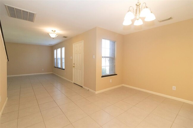 Building Photo - 2202 Crossmill Ln