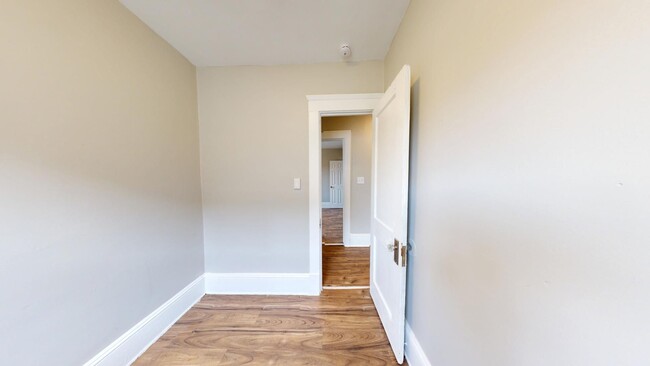 Building Photo - Lease to own! 5 bedroom/1 bath, Old Brooklyn.