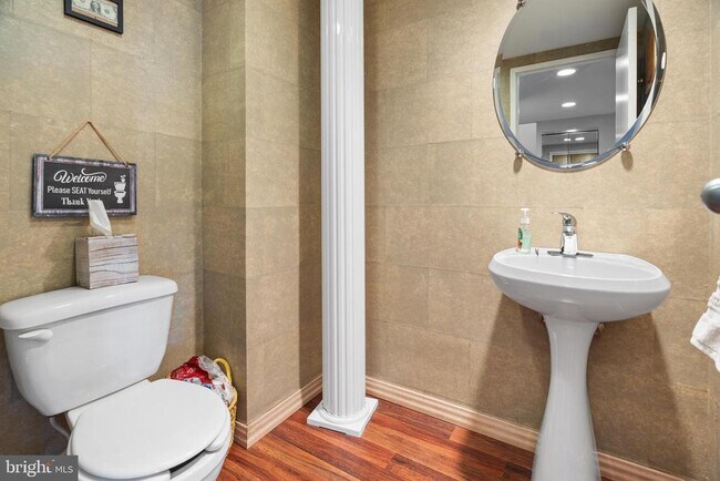 Building Photo - 200 Lombard St