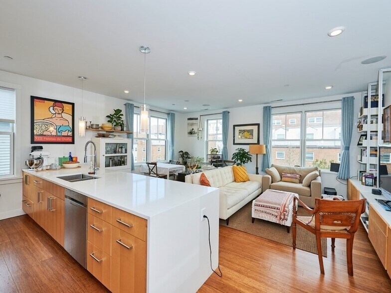 Building Photo - 290 Highland Ave