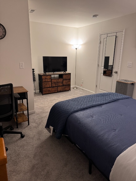 Building Photo - 533 Gantt St