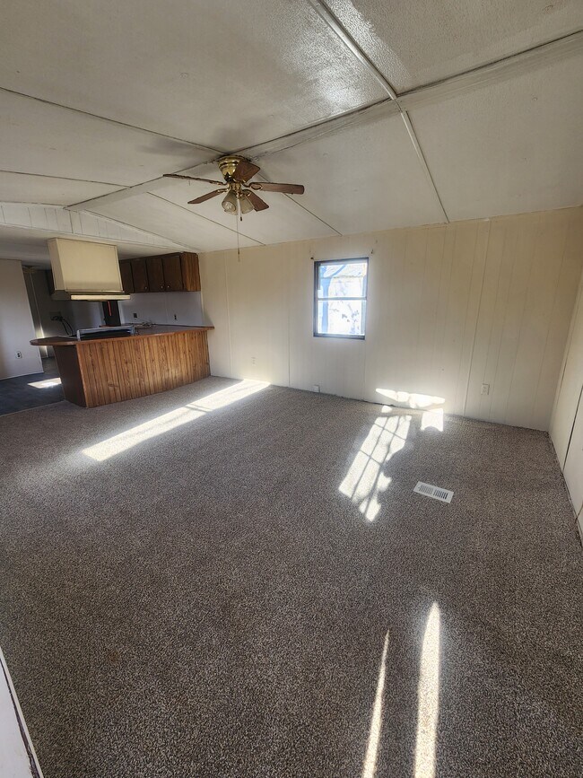 Building Photo - Small Rd Park