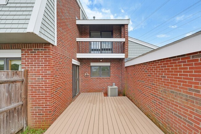 Building Photo - 52 Rosewood Dr