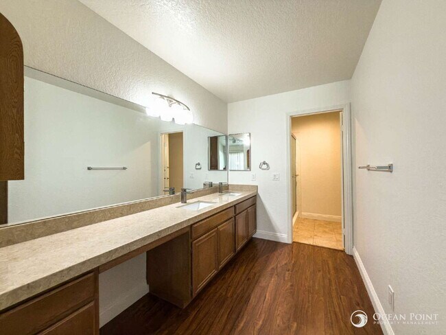 Building Photo - Spacious 2BD/2BA Condo in Camarillo!