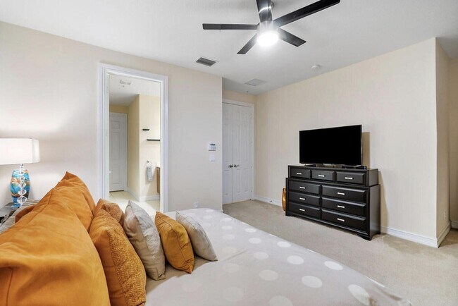 Building Photo - 111 SW 2nd Ave