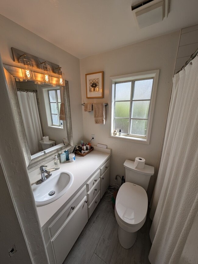 Building Photo - Quaint 2 Bedroom 1.5 Bathroom Townhome Style Unit In Santa Barbara