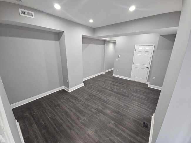 Building Photo - 5 Bedroom Townhouse in Pigtown