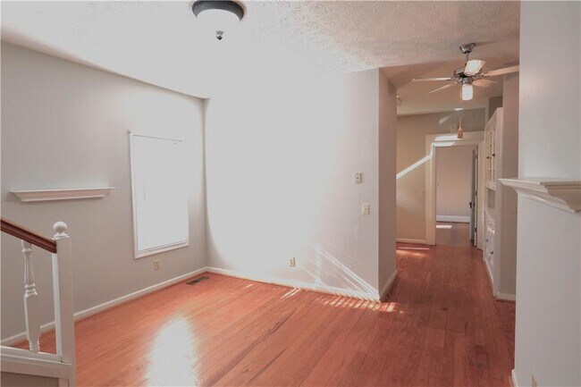 Building Photo - 217 Mountain View St