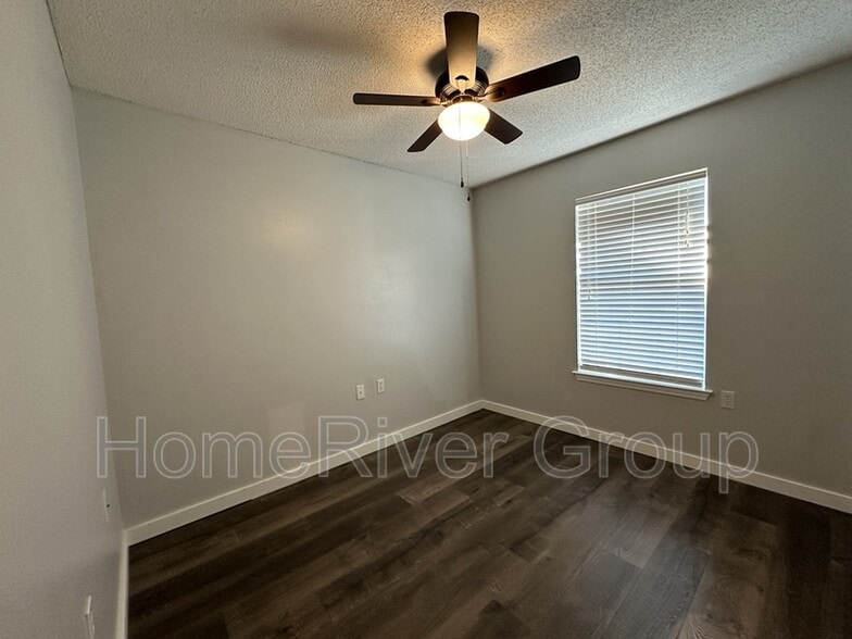Building Photo - 7982 Stonebrook Dr