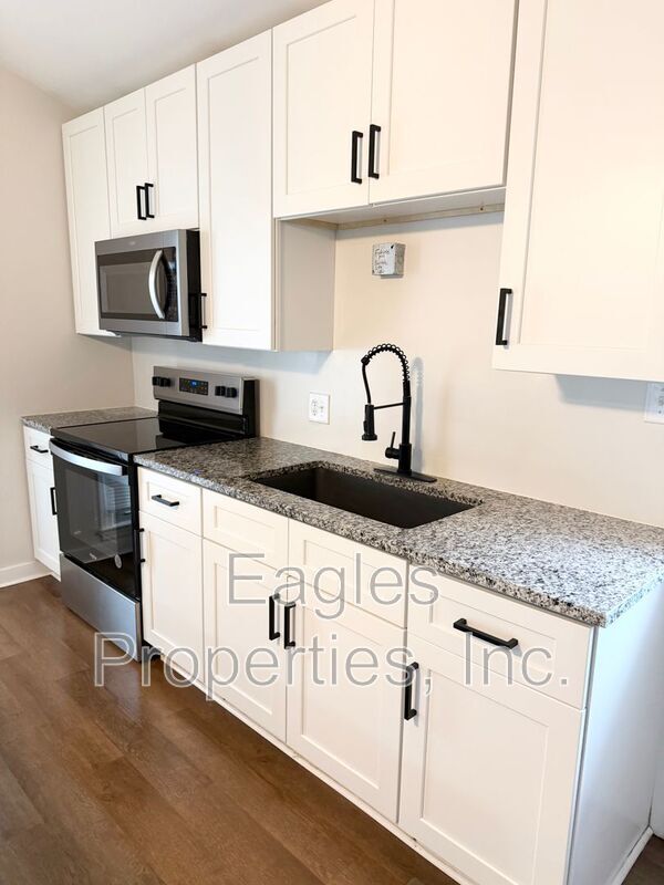 Building Photo - 1205 Simpson St