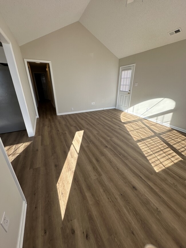 Building Photo - 706 Jimmies Creek Dr