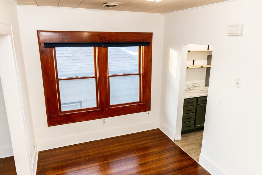 Building Photo - 711 S Phillips Ave