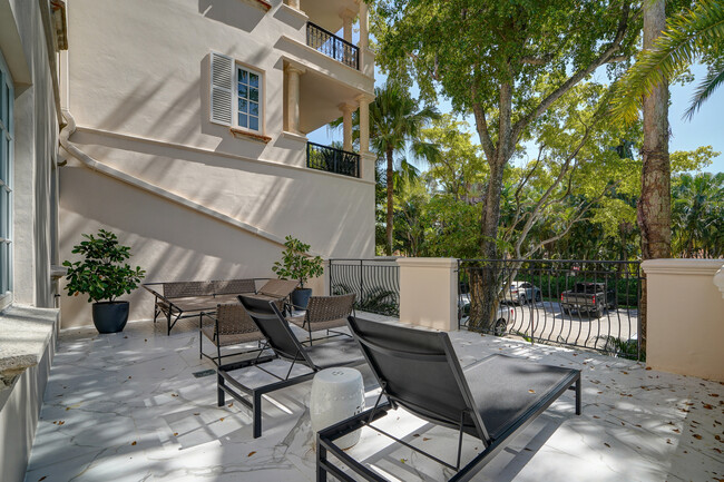 Building Photo - 19117 Fisher Island Dr