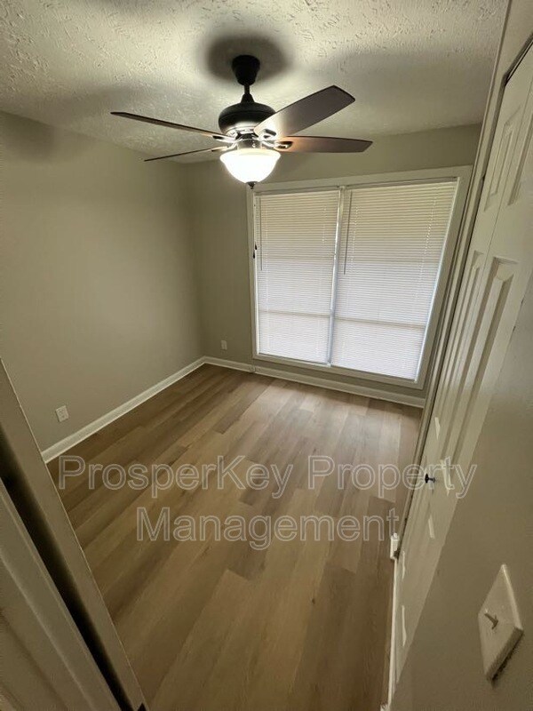 Building Photo - 945 Celia Dr