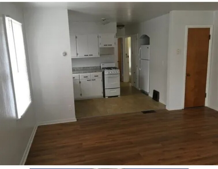 Building Photo - 2417 N Rockton Ave