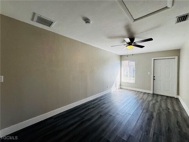 Building Photo - 4107 SE 18th Pl