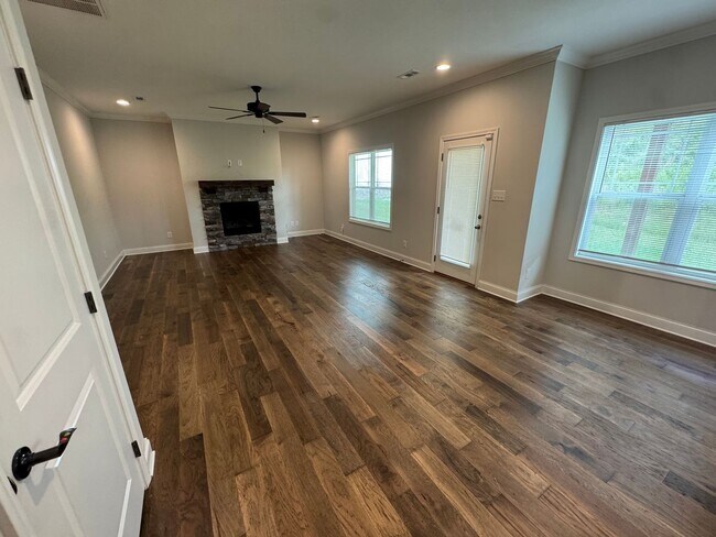 Building Photo - Modern Living on Myrtle Ridge Lane!