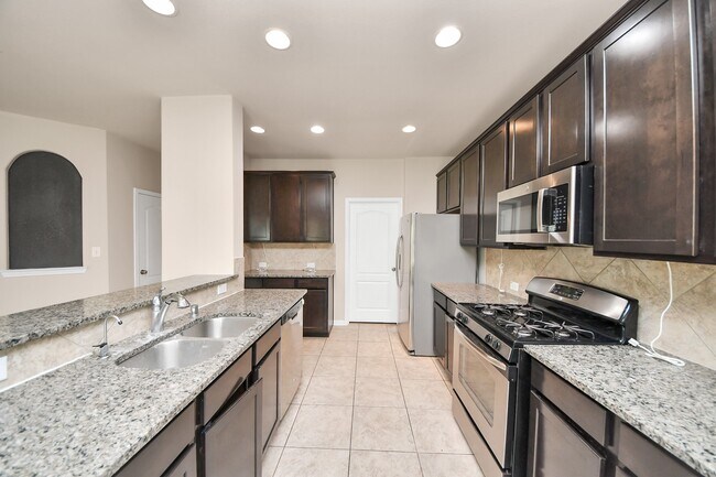 Building Photo - 7214 Baitland Dr