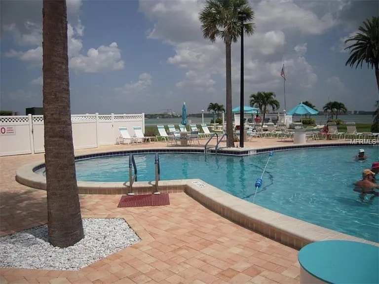 Building Photo - 868 Bayway Blvd