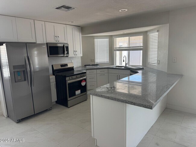Building Photo - 8837 W Highland Ave