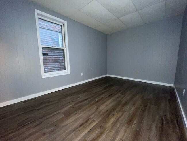 Building Photo - 159 Main St