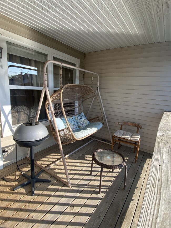 Building Photo - 1550 Oakfield Dr