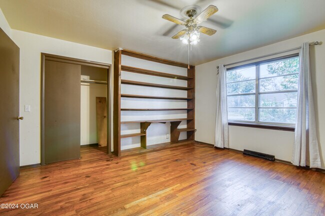 Building Photo - 2404 Iron Gates Rd