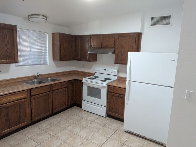 Building Photo - Triplex - 2 Bedroom and 1 Bath Unit