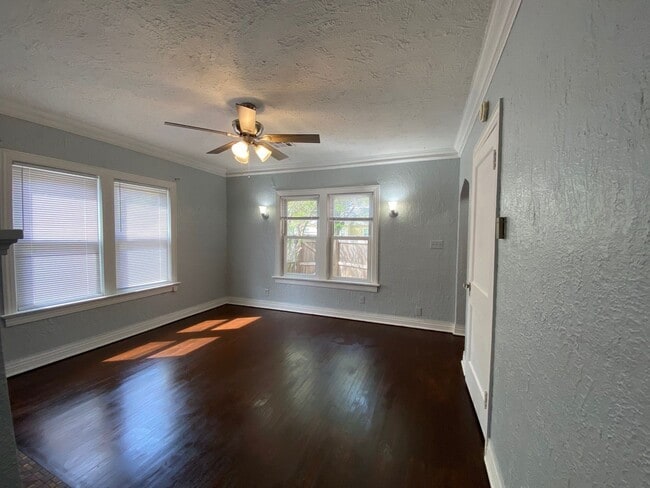 Building Photo - ADORABLE duplex in fantastic Brookside loc...