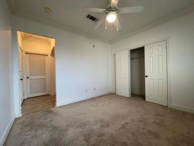 Building Photo - ** Get $500 off your move-in costs! Valid for new leases with a start date in 2025 **